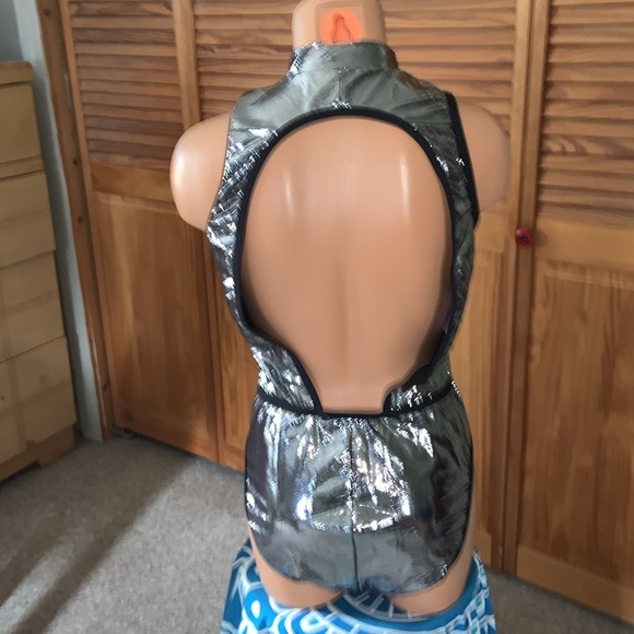 TYRA BANKS RARE silver speedo size 12. Zip front NEW OLD STOCK - Picture 4 of 14